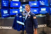 梦见淋浴尾盘：美股小幅上扬 标普指数上涨约0.3%