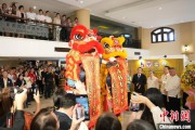 梦见淋浴中国驻菲律宾大使与菲候任外长共同出席庆祝中菲建交50周年图片展