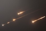 梦见淋浴伊朗以导弹齐射回应以色列的大规模袭击